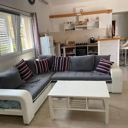 Quarto em Acomodações Particulares Jokovic Lumbarda
